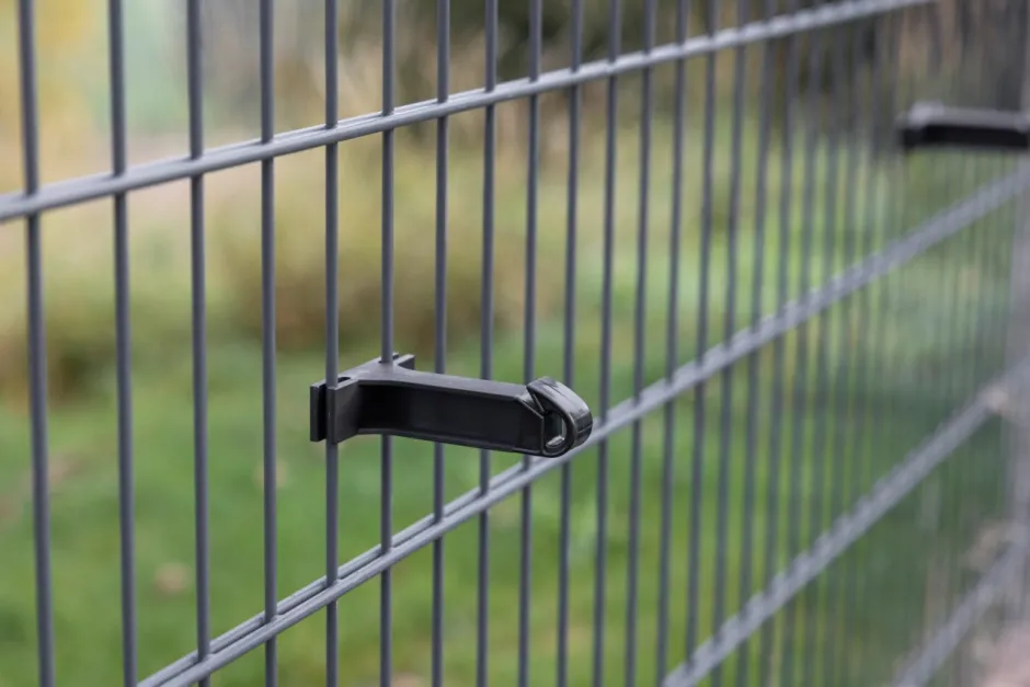 AKO Isolator für Doppelstabmattenzaun
