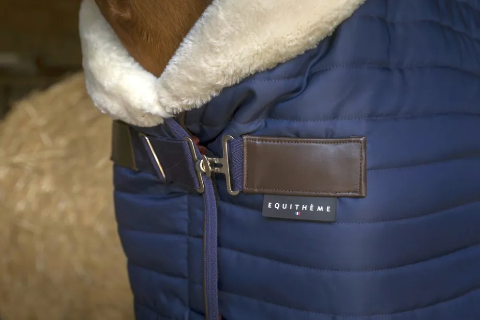 EQUITHÈME Teddy Stalldecke, mit synthetischem Lammfell-Futter