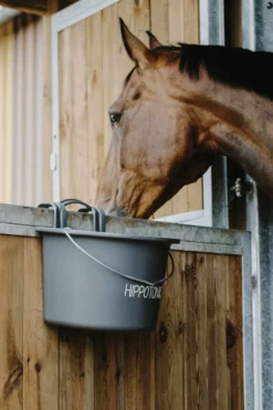 HIPPOTONIC Futtertrog mit Haken und Griff