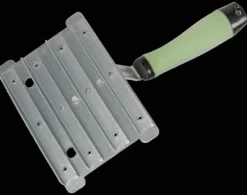 KERBL Metall-Striegel, fein, mit Kunststoffgriff